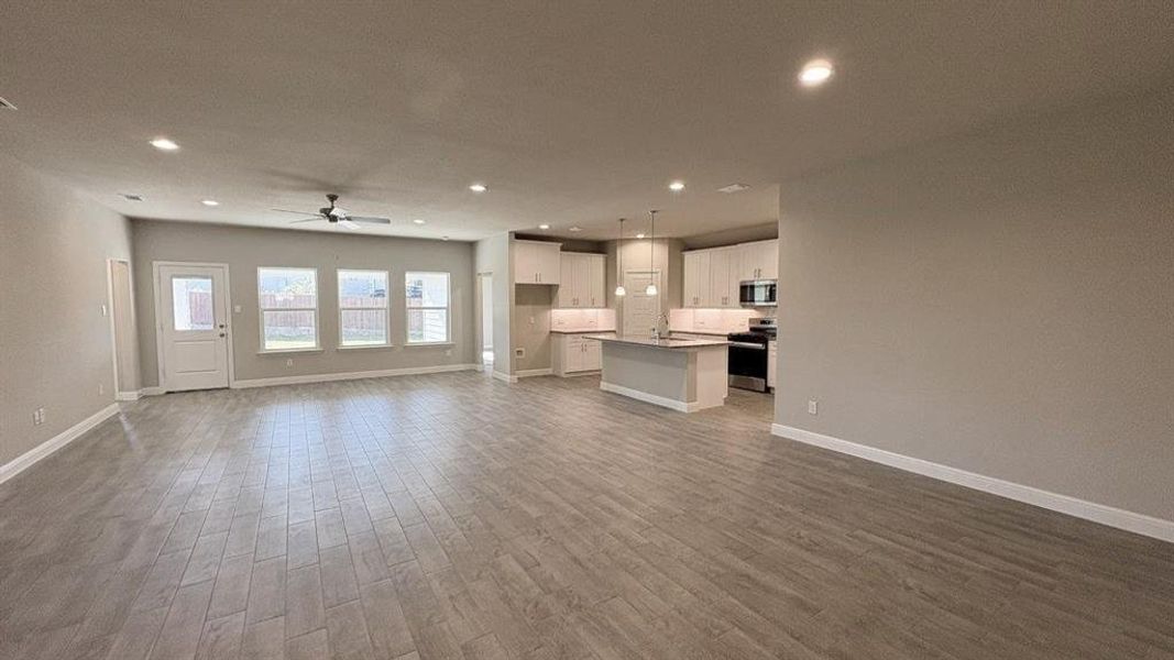 Spacious, unfurnished interior of a new home in Sandstone Estates, Granbury (Image 16). Spacious, unfurnished interior of a new home in Sandstone Estates, Granbury (Image 16).