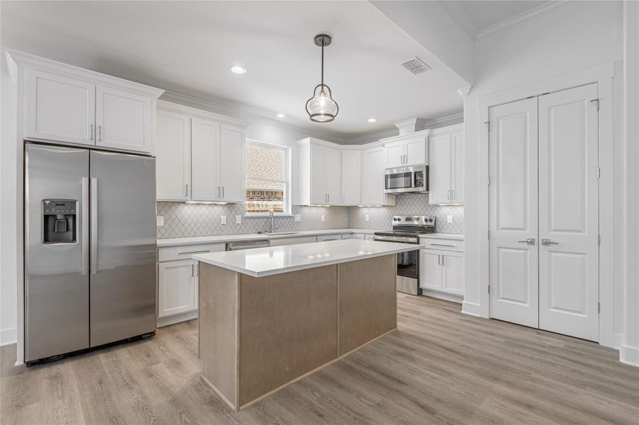 Furnished interior view inside a new home in , Nacogdoches (Image 8).