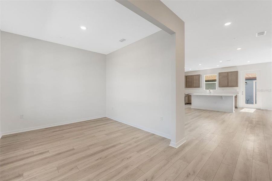 Spacious, unfurnished interior of a new home in Eden Crest, Apopka (Image 9).