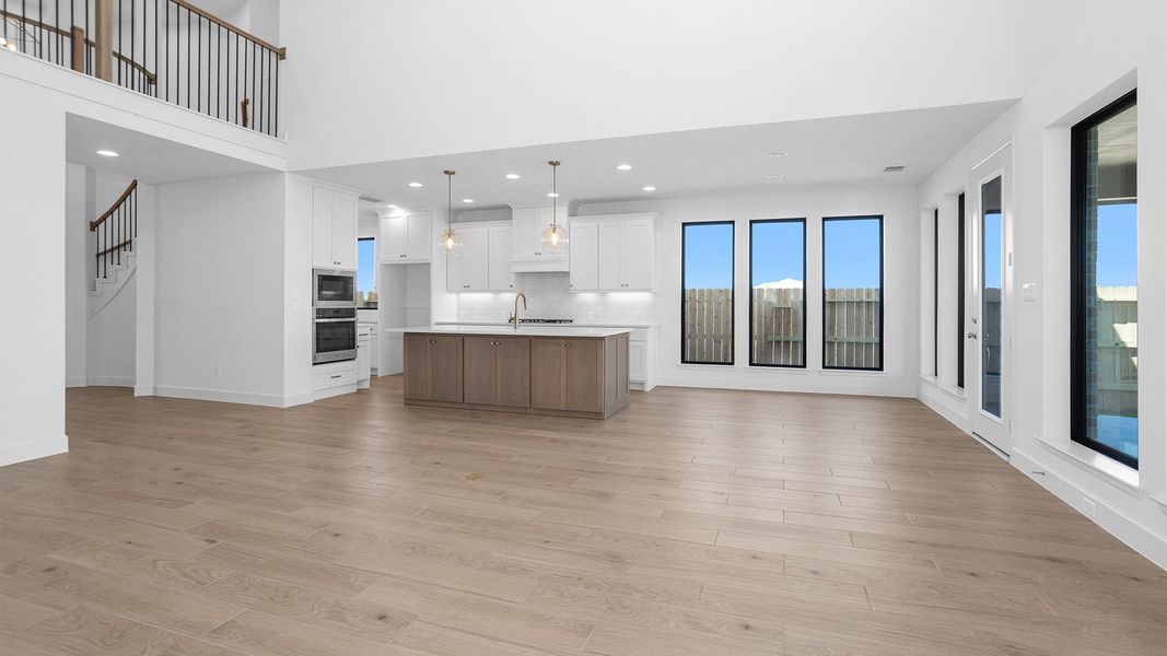 Spacious, unfurnished interior of a new home in Lakes of Cane Island, Katy (Image 10).