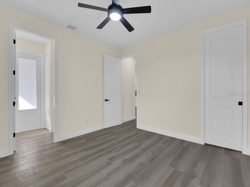 Spacious, unfurnished interior of a new home in , Cape Coral (Image 20).
