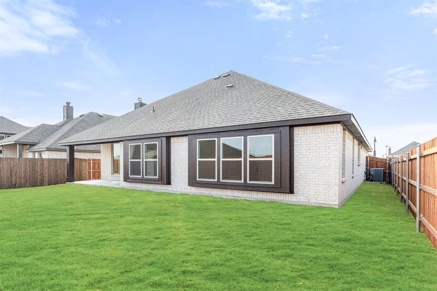 Exterior details and patio area of a home in The Retreat at North Grove 60, Waxahachie (Image 4). Exterior details and patio area of a home in The Retreat at North Grove 60, Waxahachie (Image 4).
