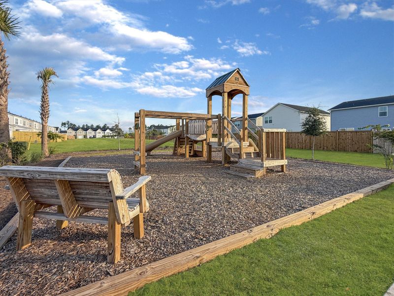 Community amenities in , Summerville (Image 41).