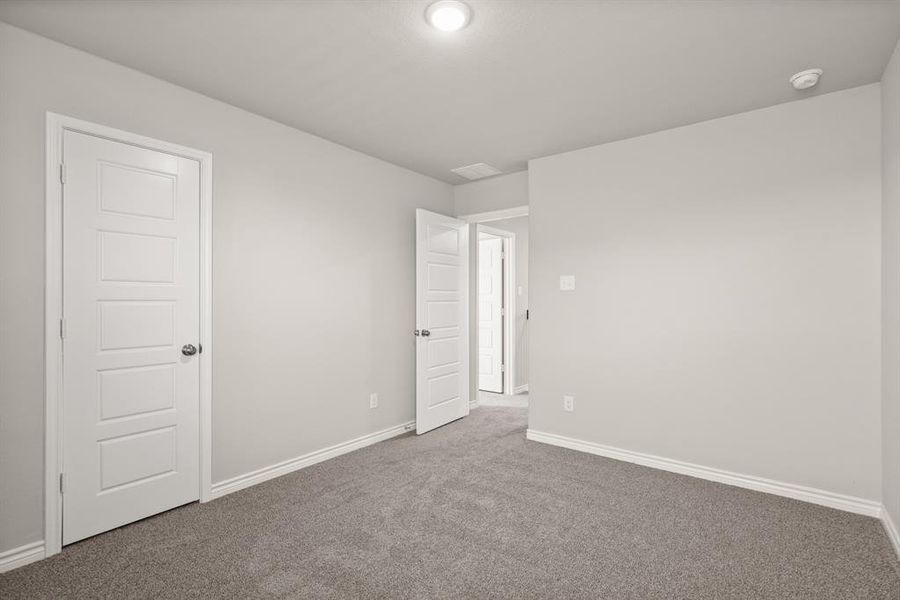 Spacious, unfurnished interior of a new home in Rocky Creek Crossing, Fort Worth (Image 16). Spacious, unfurnished interior of a new home in Rocky Creek Crossing, Fort Worth (Image 16).