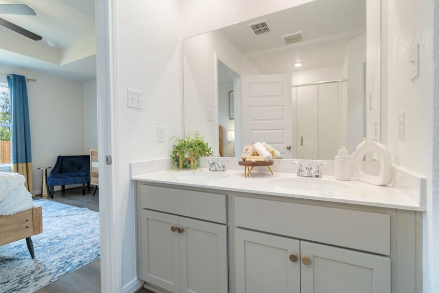 Applewhite Meadows Model - Vail - Primary Bathroom