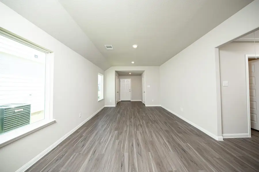 Spacious, unfurnished interior of a new home in Cliffstone Hills, Conroe (Image 9). Spacious, unfurnished interior of a new home in Cliffstone Hills, Conroe (Image 9).