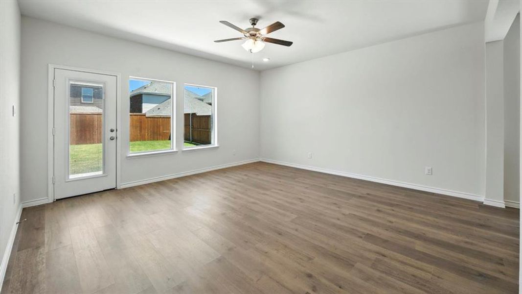 Empty room with dark wood-style floors, a ceiling fan, and recessed lighting