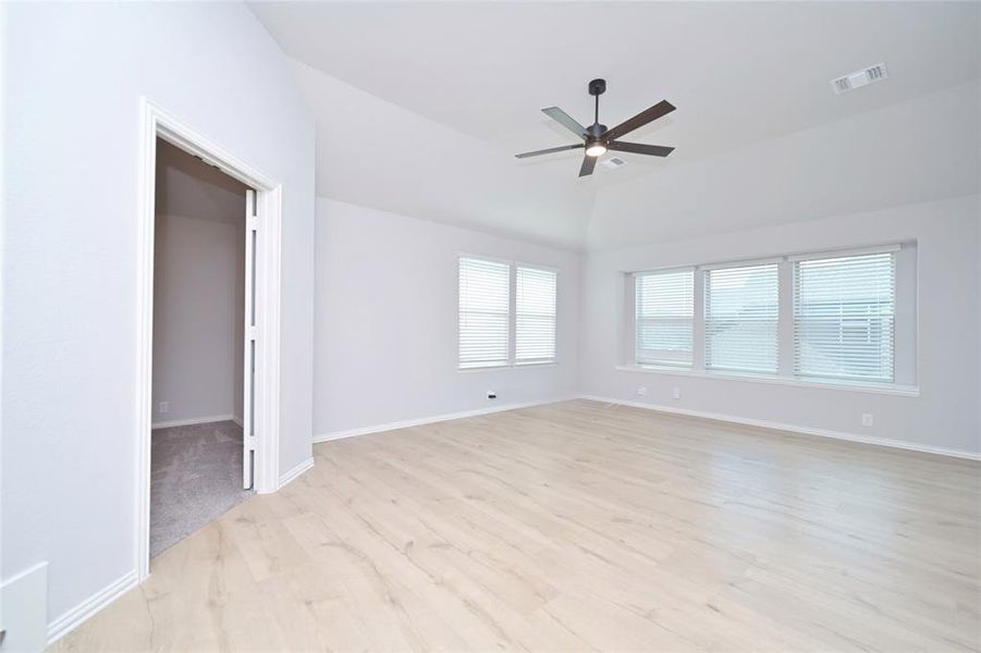 Spacious, unfurnished interior of a new home in Coyote Crossing, Godley (Image 32).