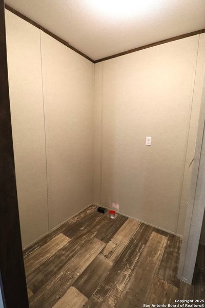 Spacious, unfurnished interior of a new home in , Poteet (Image 11).