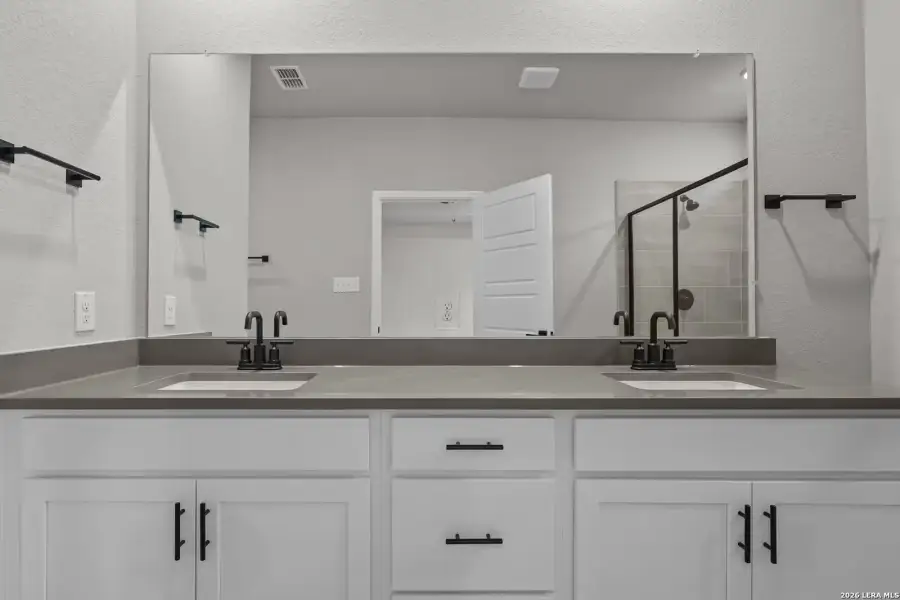 Furnished interior view inside a new home in Hannah Heights, Seguin (Image 10).