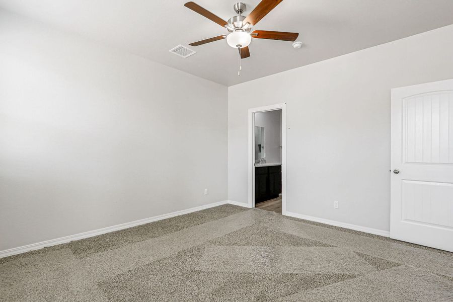 Representative unfurnished interior of a home built from the Desert Willow by View Homes in Paseos Del Este, Horizon City (Image 36). Representative unfurnished interior of a home built from the Desert Willow by View Homes in Paseos Del Este, Horizon City (Image 36).