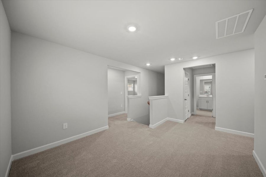Spacious, unfurnished interior of a new home in Village at White Pine, Pendleton (Image 16). Spacious, unfurnished interior of a new home in Village at White Pine, Pendleton (Image 16).