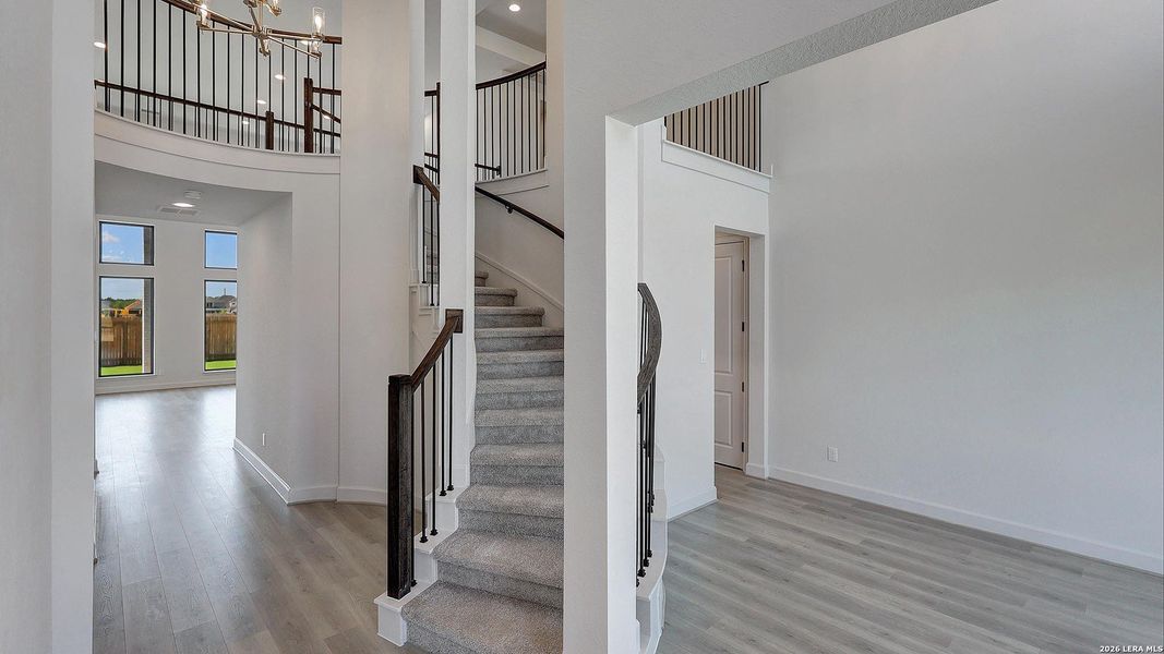 Spacious, unfurnished interior of a new home in Haby Hill, San Antonio (Image 19).