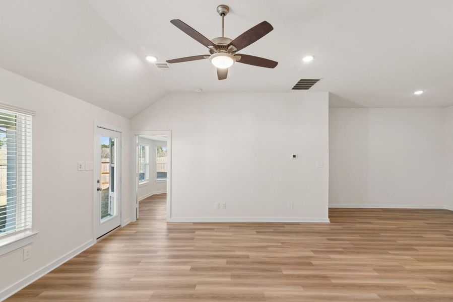 Spacious, unfurnished interior of a new home in Moran Ranch, Willis (Image 12).