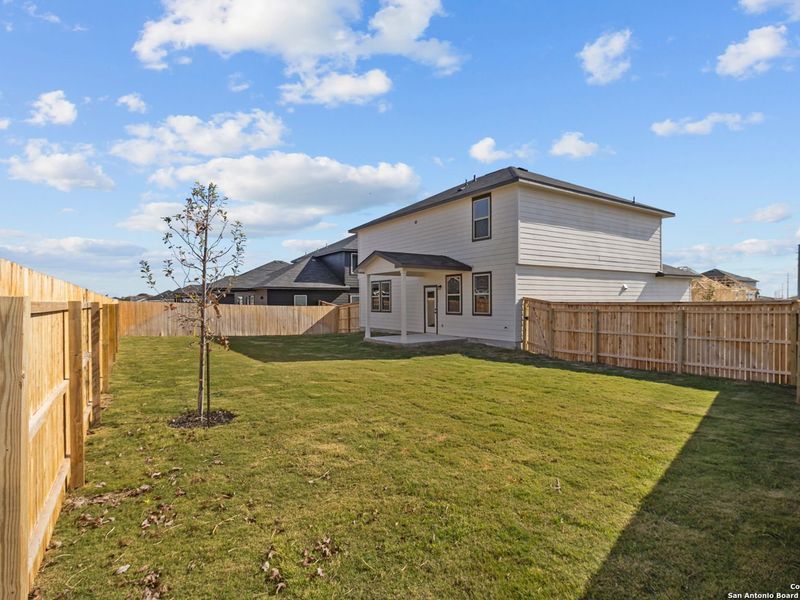 Exterior details and patio area of a home in Hannah Heights, Seguin (Image 3).