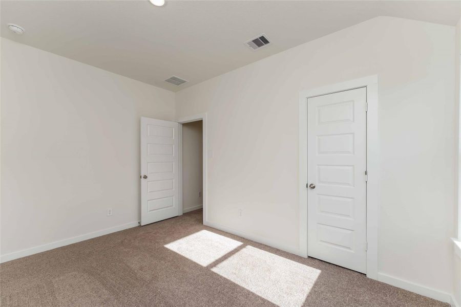 Spacious, unfurnished interior of a new home in Granger Pines, Conroe (Image 16).