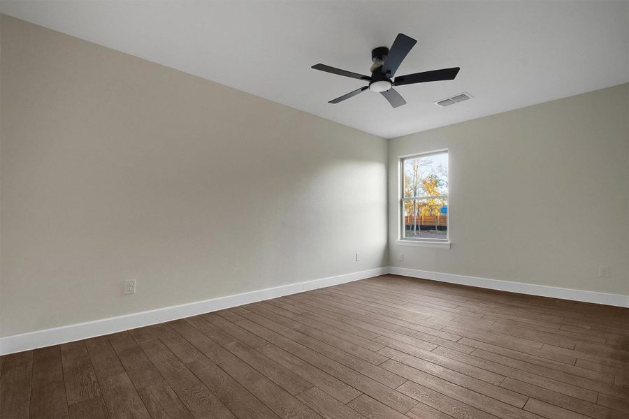 Spacious, unfurnished interior of a new home in , Bastrop (Image 17).