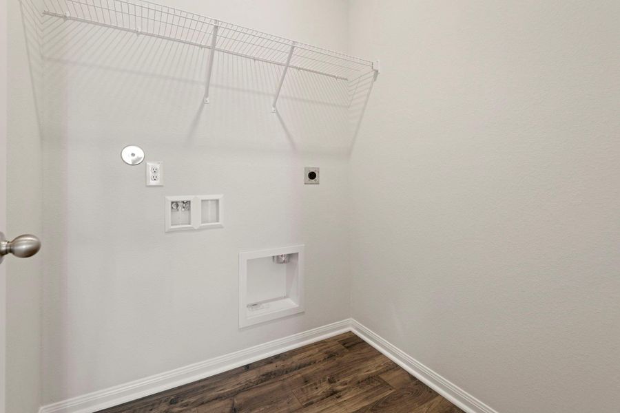 Spacious, unfurnished interior of a new home in Wayside Village, Houston (Image 14).