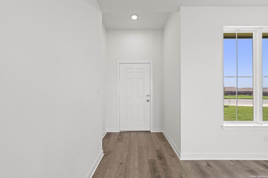 Spacious, unfurnished interior of a new home in Arroyo Ranch, Seguin (Image 12).