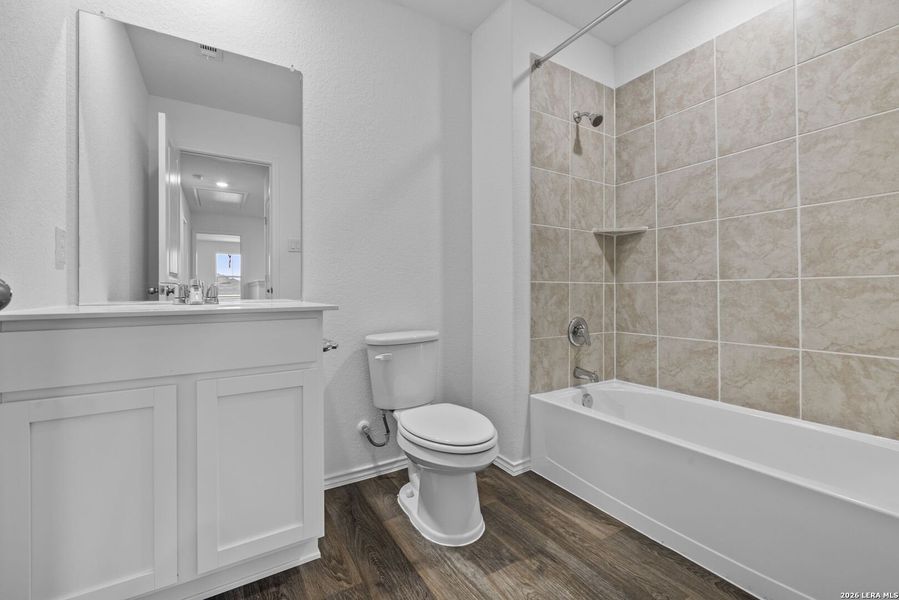 Furnished interior view inside a new home in Avenida, Converse (Image 7).