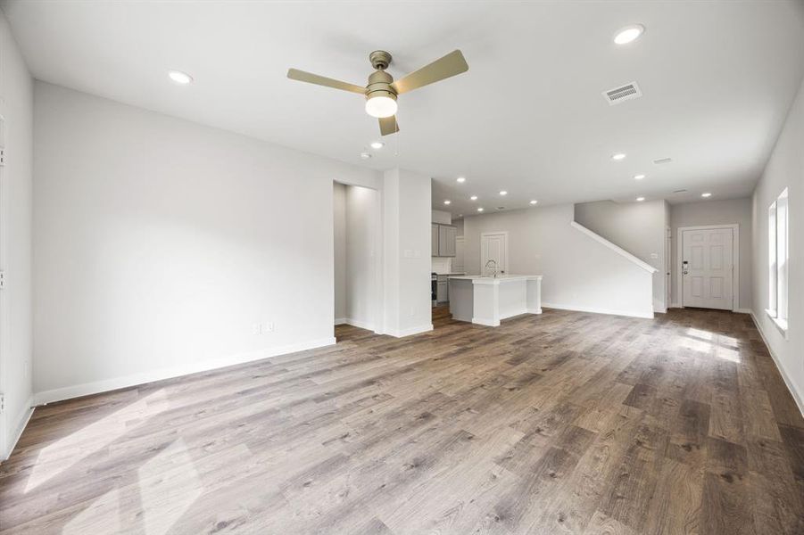 Spacious, unfurnished interior of a new home in Ambergrove, Royse City (Image 12). Spacious, unfurnished interior of a new home in Ambergrove, Royse City (Image 12).