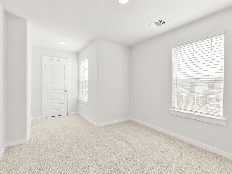 Spacious, unfurnished interior of a new home in Lakes at Black Oak, Magnolia (Image 32).