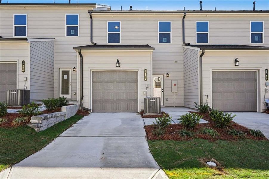 Exterior details and patio area of a home in Park Vue, Atlanta (Image 30).