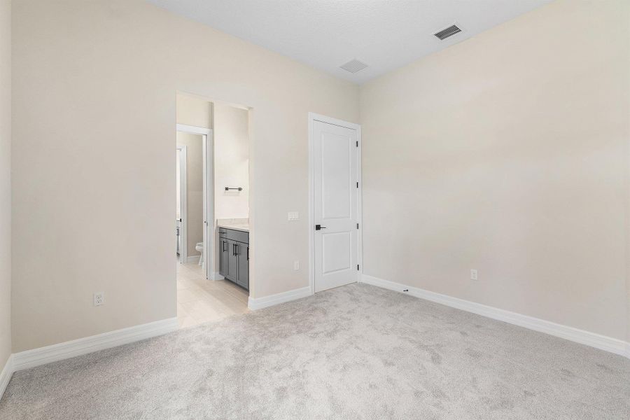 Spacious, unfurnished interior of a new home in , Palm Beach Gardens (Image 14).