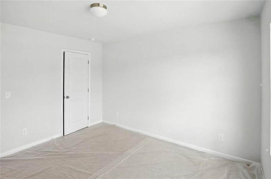 Spacious, unfurnished interior of a new home in Creekside Landing, Dallas (Image 22).