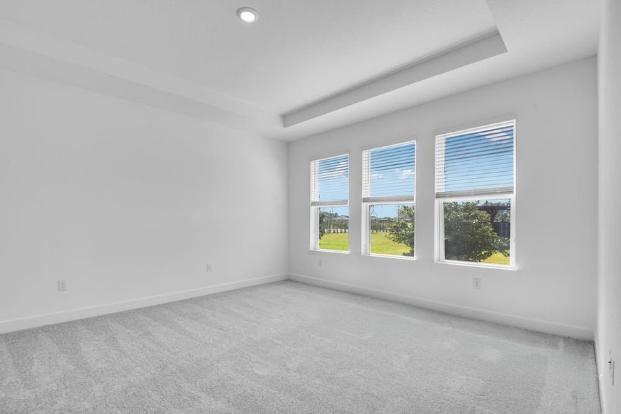 Spacious, unfurnished interior of a new home in Ardisia Park, New Smyrna Beach (Image 23).