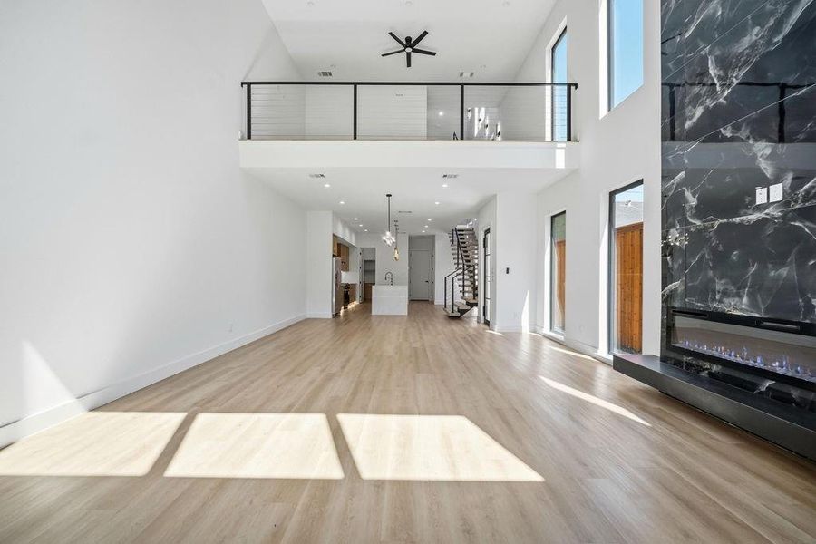 Spacious, unfurnished interior of a new home in , Dallas (Image 38).