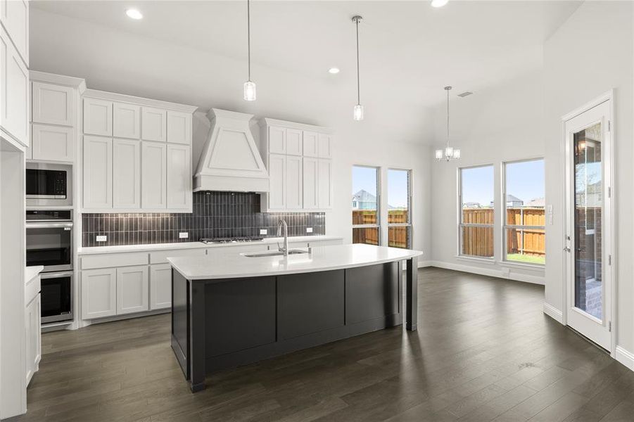 16. 2118 Clairmount - Dining