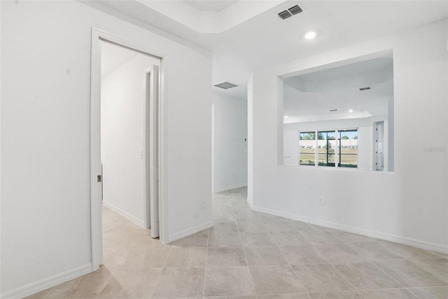 Spacious, unfurnished interior of a new home in Wellen Park Golf & Country Club, Venice (Image 27).