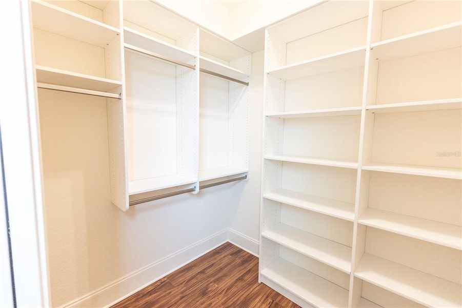 Spacious, unfurnished interior of a new home in , Oxford (Image 36).