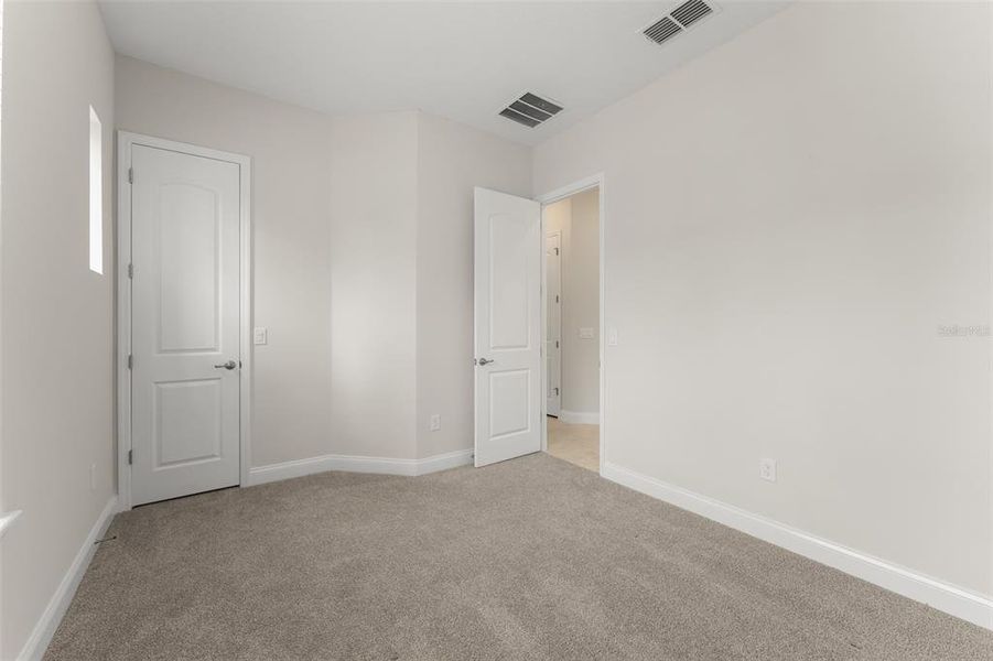 Spacious, unfurnished interior of a new home in , Orlando (Image 32).