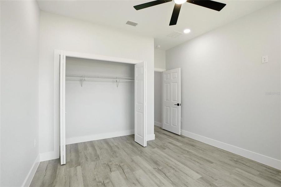 Spacious, unfurnished interior of a new home in , Sebring (Image 20).