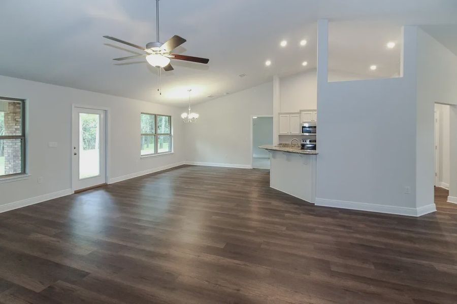 Spacious, unfurnished interior of a new home in Ashton View, Crestview (Image 7).