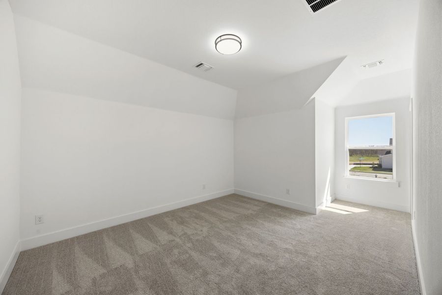 Spacious, unfurnished interior of a new home in Lakes of River Trails, Fort Worth (Image 20).
