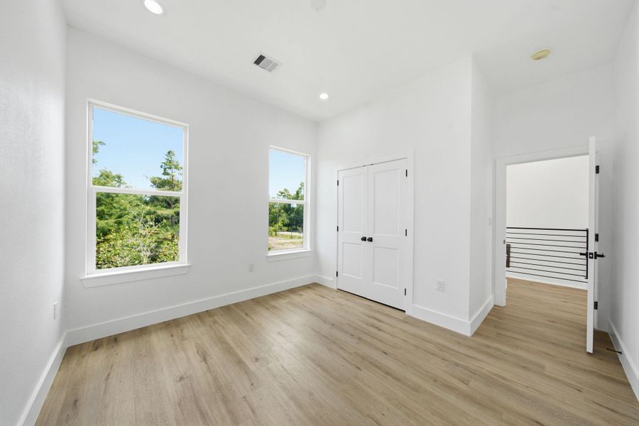 Spacious, unfurnished interior of a new home in , Houston (Image 23).