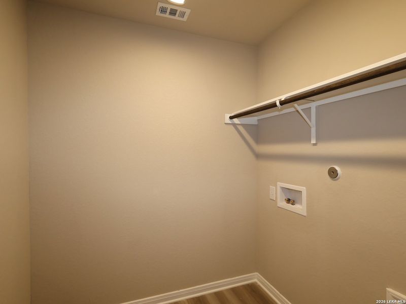 Spacious, unfurnished interior of a new home in Greenspoint Heights, Seguin (Image 15).