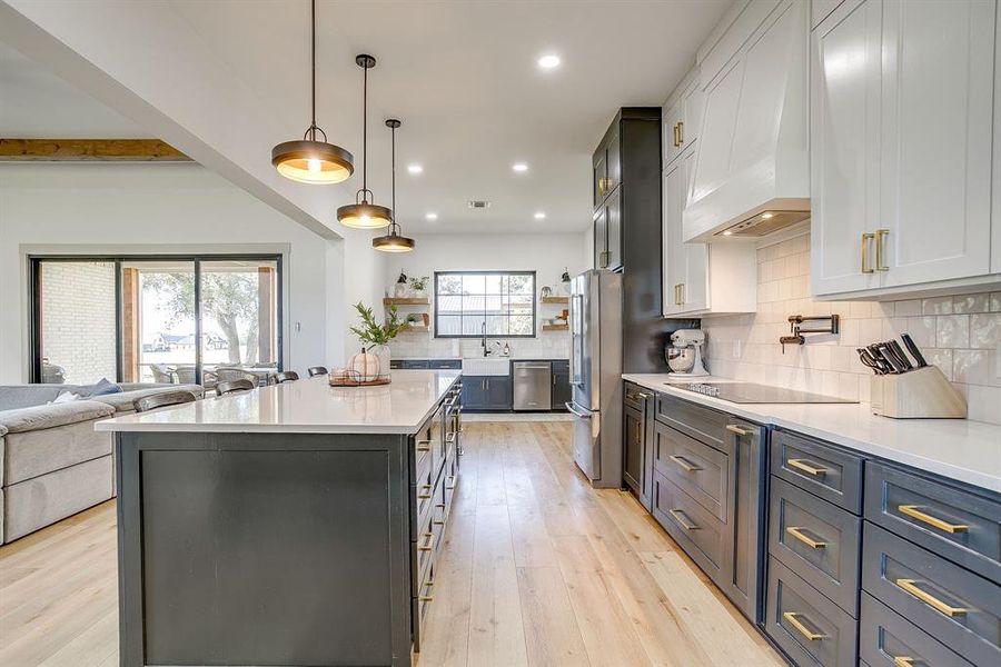 Furnished interior view inside a new home in , Weatherford (Image 16).