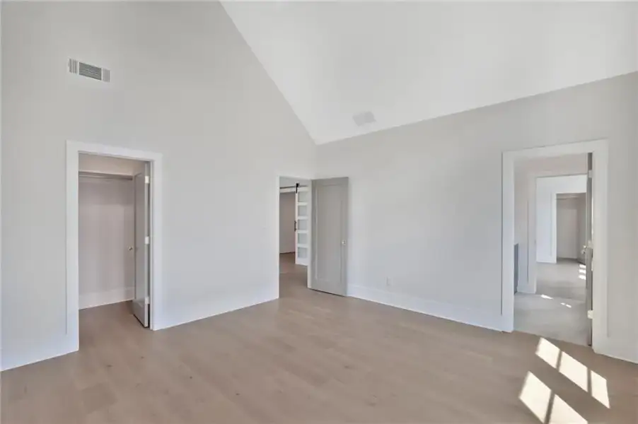 Spacious, unfurnished interior of a new home in , Atlanta (Image 38).