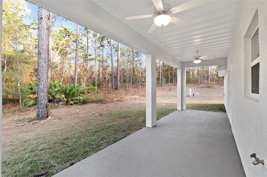Exterior details and patio area of a home in , Dunnellon (Image 44).