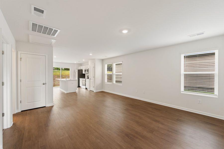 Spacious, unfurnished interior of a new home in Evergreen, Spartanburg (Image 16).