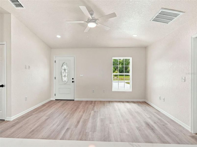 Spacious, unfurnished interior of a new home in , Spring Hill (Image 19).