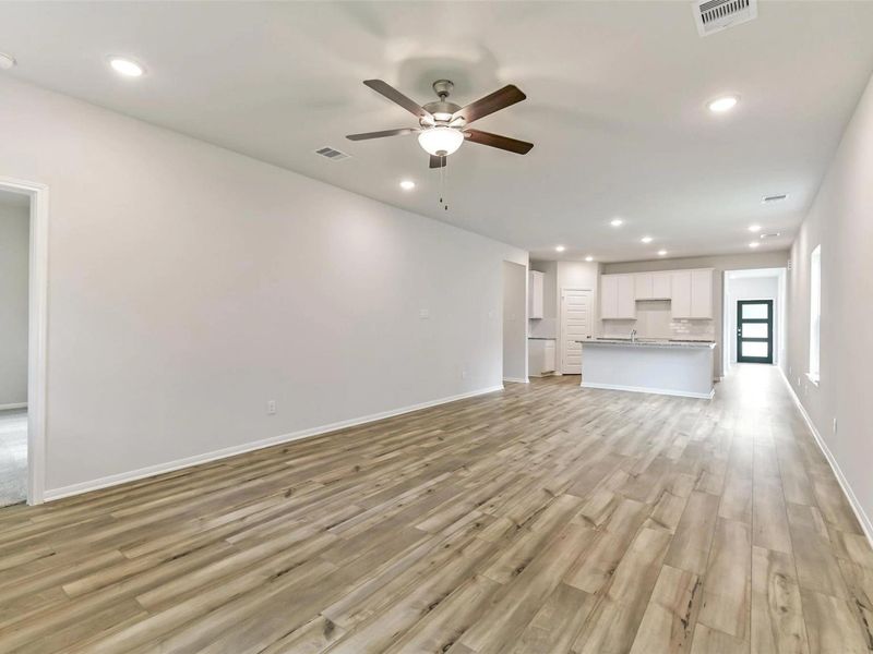 Spacious, unfurnished interior of a new home in Caney Creek Place, Conroe (Image 16).