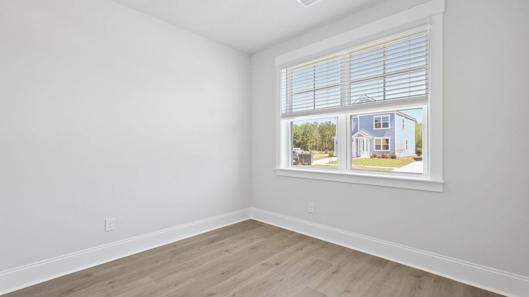 Spacious, unfurnished interior of a new home in Sheep Island, Summerville (Image 22).