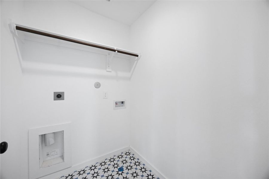 Spacious, unfurnished interior of a new home in Kendall Lakes, Alvin (Image 24). Spacious, unfurnished interior of a new home in Kendall Lakes, Alvin (Image 24).