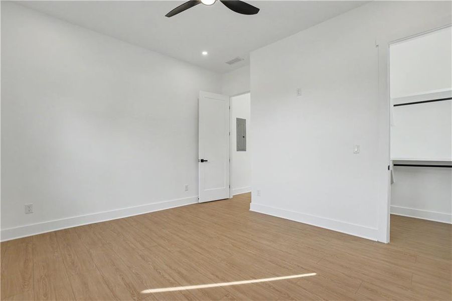 Spacious, unfurnished interior of a new home in , Gainesville (Image 34).