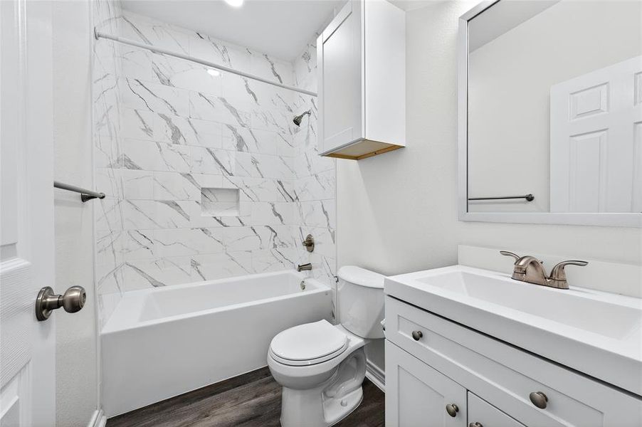 Furnished interior view inside a new home in , Denison (Image 15).